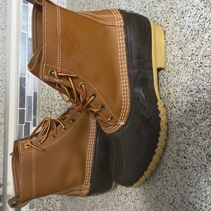 L L bean snow boots.  Size 11   Water proof